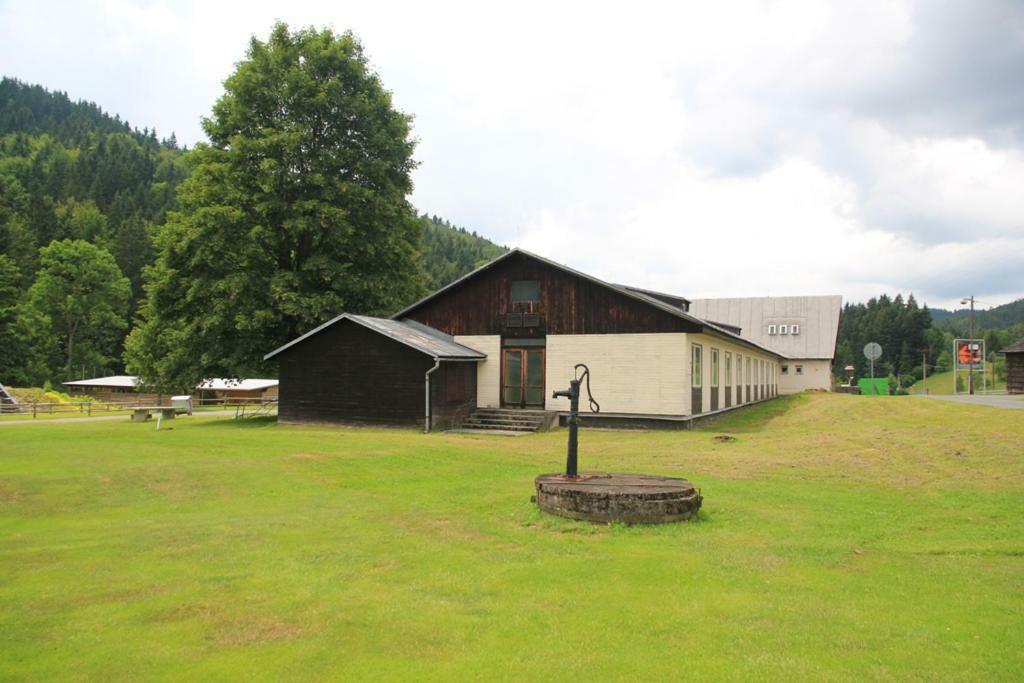 Pod Javorem Hotel Velké Karlovice Kültér fotó