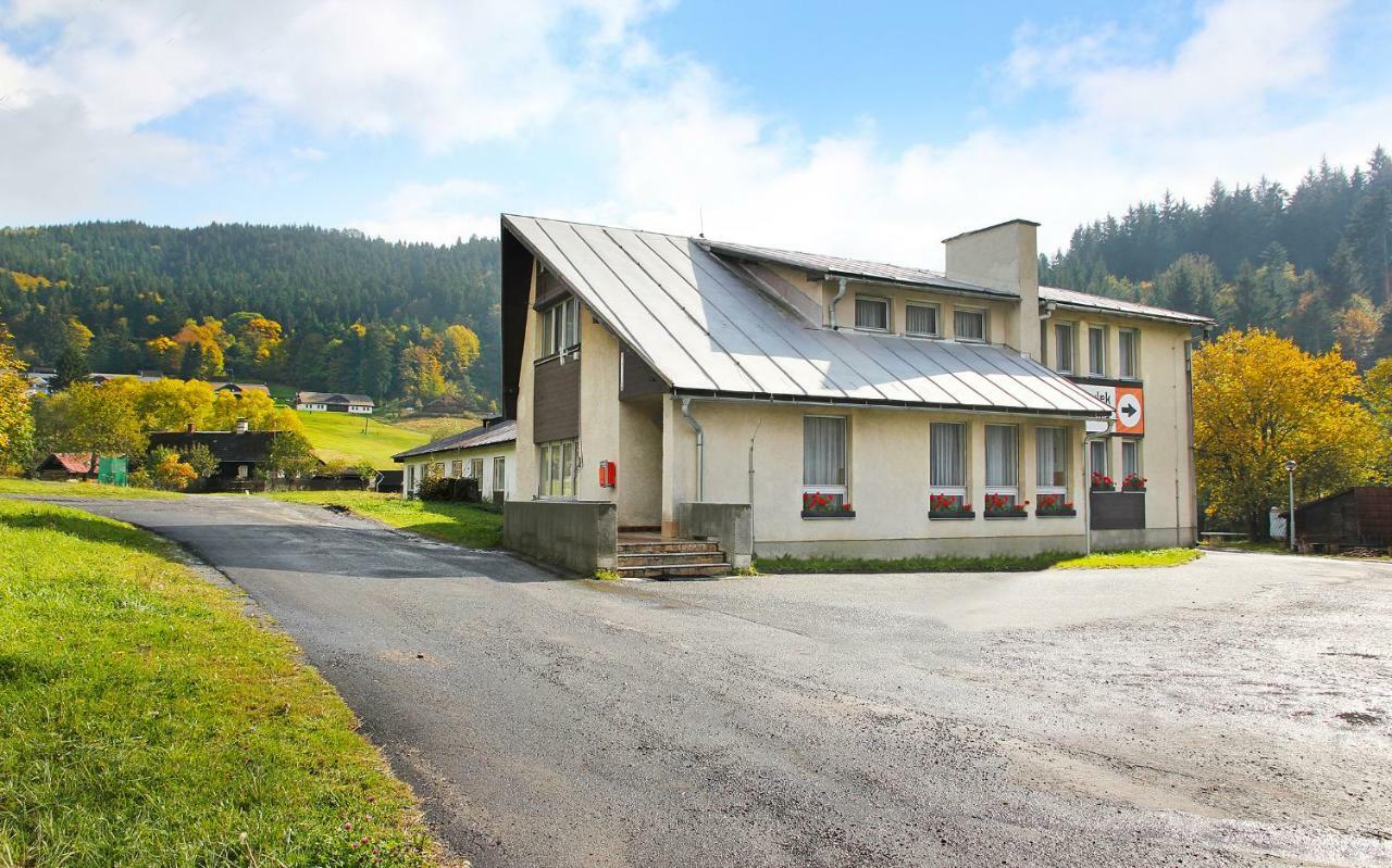 Pod Javorem Hotel Velké Karlovice Kültér fotó