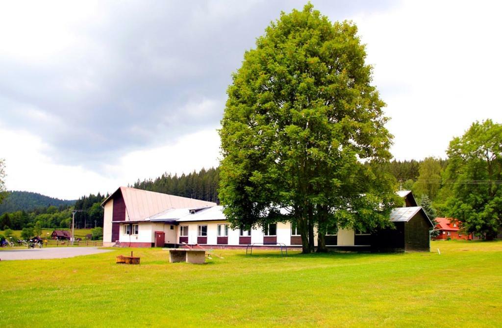 Pod Javorem Hotel Velké Karlovice Kültér fotó